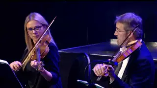 Strijkers van The Bach Orchestra of the Netherlands tijdens een uitvoering