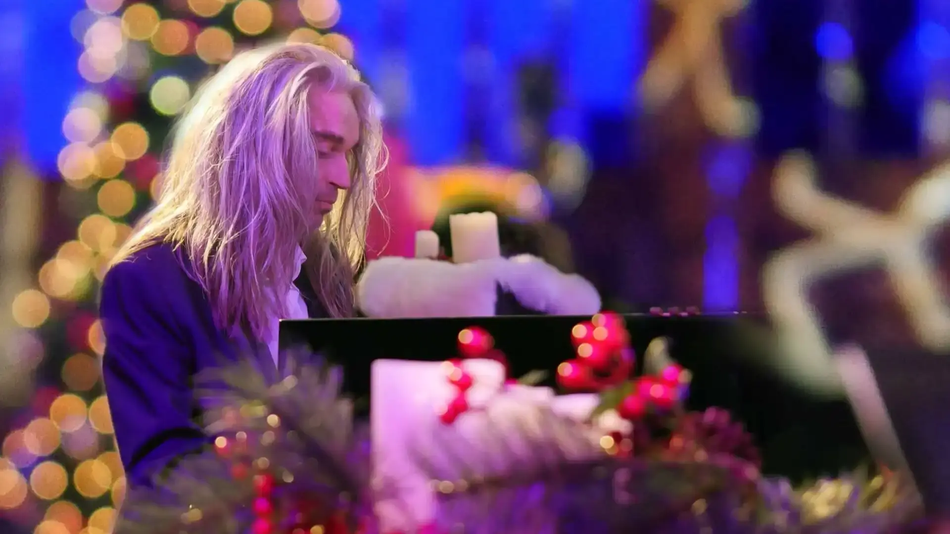 Pianiste Jan Vayne tijdens een kerstconcert van The Bach Choir & Orchestra of the Netherlands