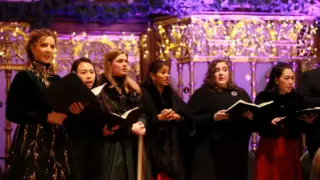 Koorleden van The Bach Choir & Orchestra of the Netherlands tijdens een uitvoering