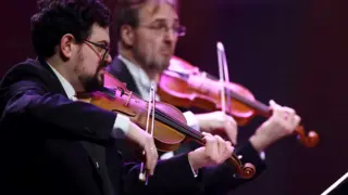 Strijkers van The Bach Orchestra of the Netherlands tijdens een uitvoering
