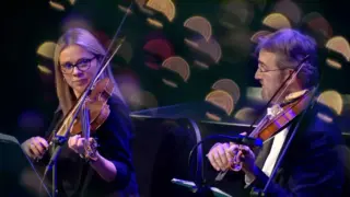 Strijkers van The Bach Orchestra of the Netherlands tijdens een kerstuitvoering