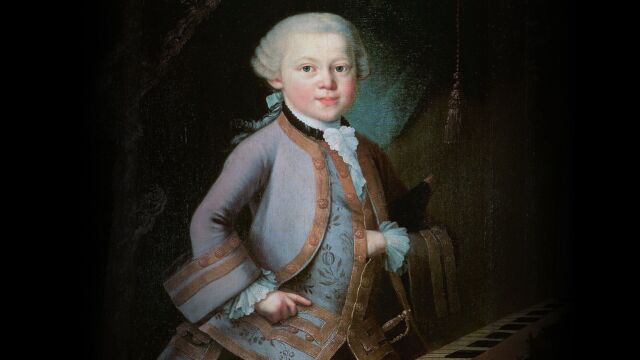 Historisch portret van een jonge componist Mozart in 18e-eeuwse kleding naast een klavier
